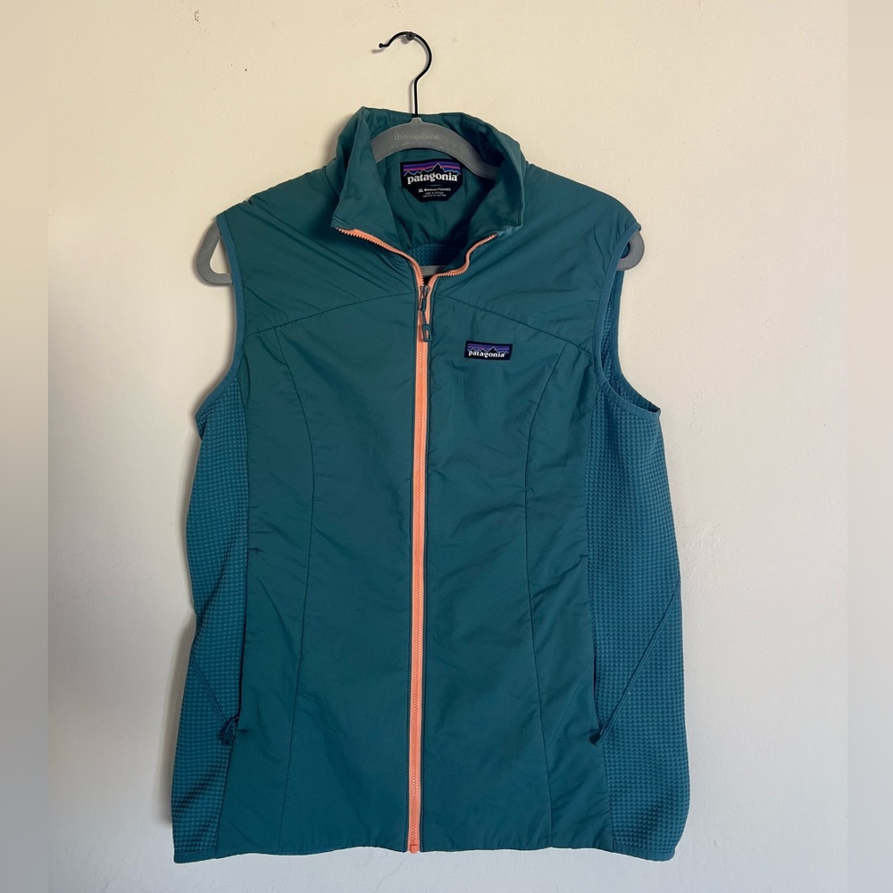 Patagonia Women’s Extra Large Vest. Gorgouse teal color!